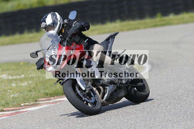 /Archiv-2025/09 22.04.2025 Cornu Master School ADR/gruen-vert/33